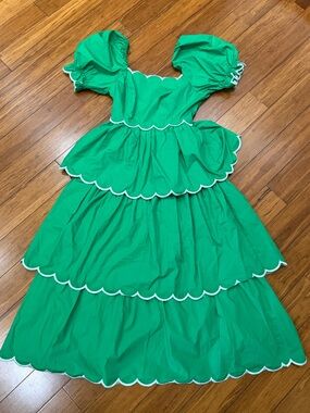 NWT English Factory Kelly Green
Scalloped Tiered Puff Sleeve Dress S